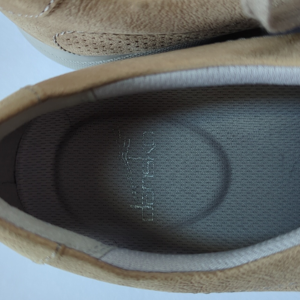 Dansko, Alissa, tan/ khaki walking shoe. Sz 10. (40) - Picture 3 of 12
